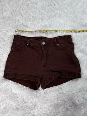 Brown cuffed shorts